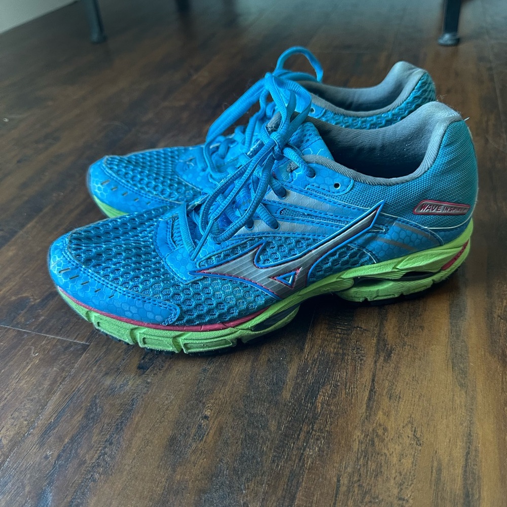 Mizuno Blue Running Shoes with Green Soles